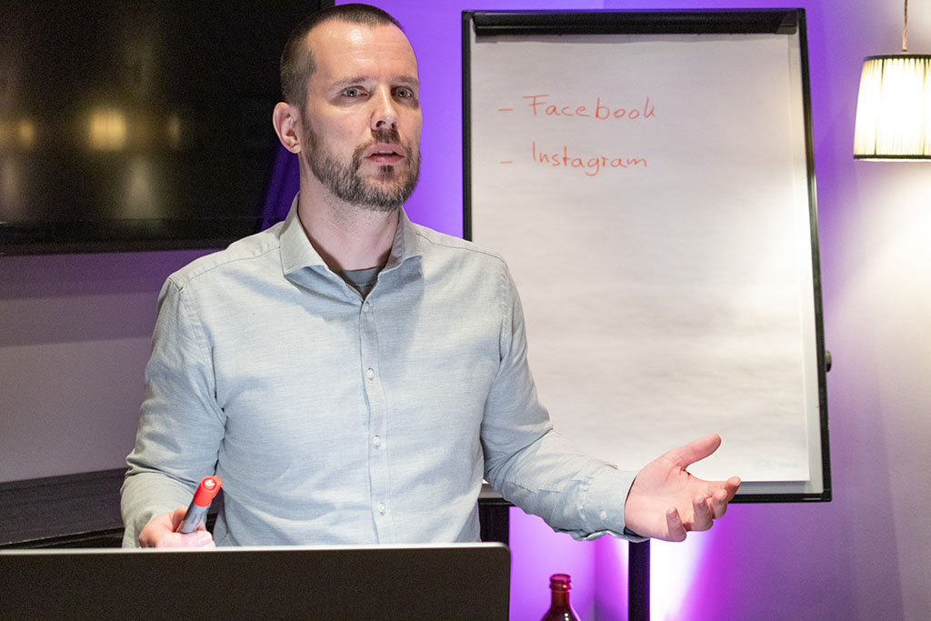 Chris_vor_Flipchart